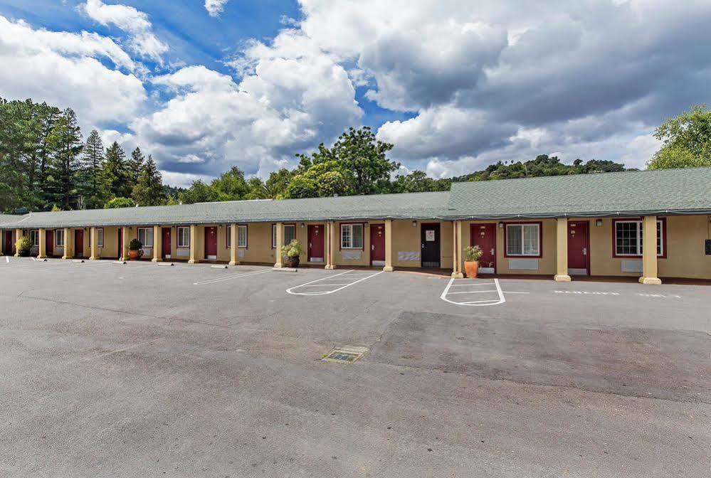 Vineyard Valley Inn Cloverdale Exterior foto